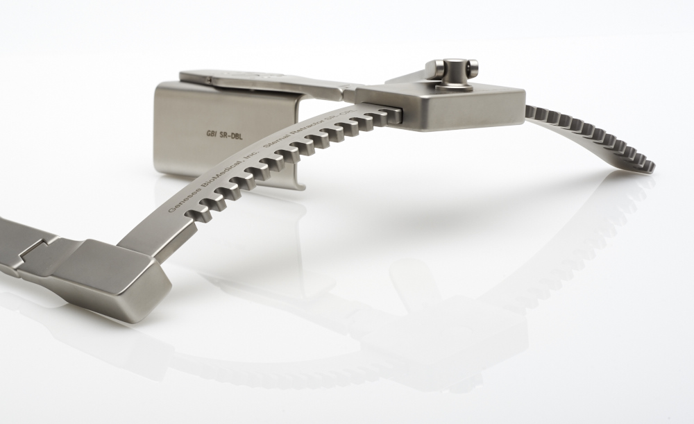 BMI 35 Large Adult Retractor Genesee BioMedical Inc. Design Beyond